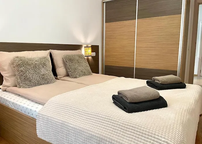 Steps From Gondola Private Underground Parking By Si Apartman *